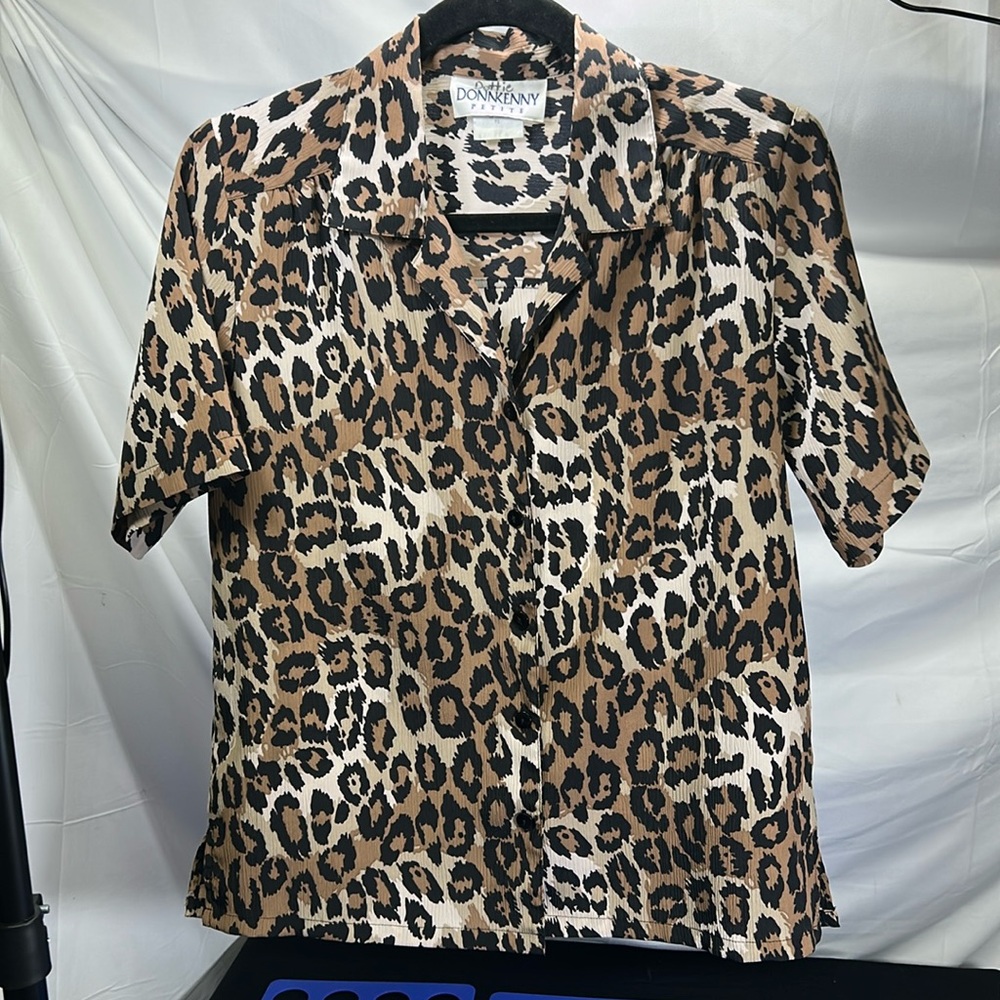 Don Kenny Petite Leopard Print Collared ButtonDown w/Shoulder Pads Sh Slv PS